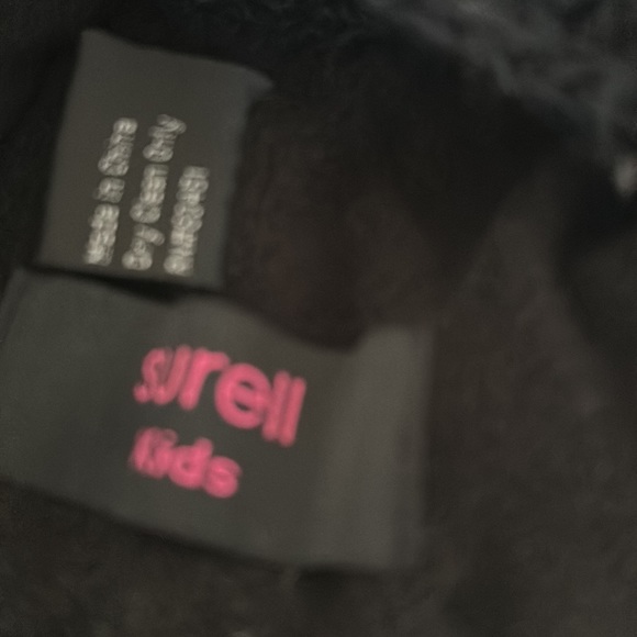 Kid’s designer Surell kids hat with Pom Pom ears. - Picture 2 of 2